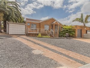 3 Bed House in Protea Heights
