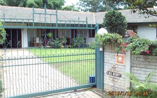 2 Bedroom Garden Cottage in Prestbury
