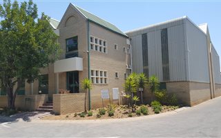 1715 m² Industrial space in Randjesfontein