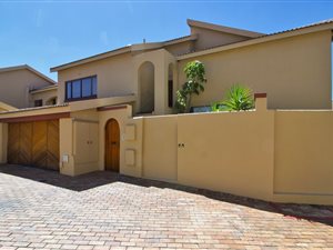4 Bedroom Townhouse in Bedford Park
