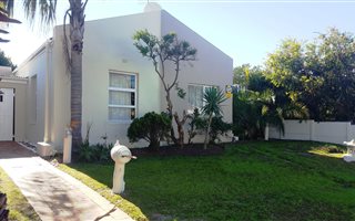 4 Bedroom House in Bothasig
