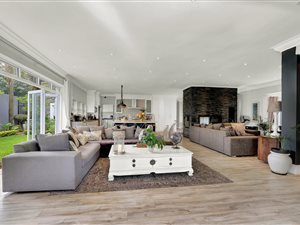5 Bed House in Craighall Park
