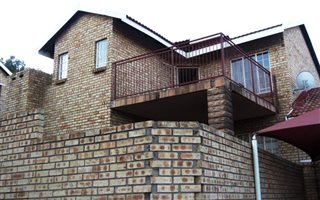 3 Bedroom House in Azaleapark