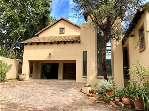 2 Bed Apartment in Dainfern Valley