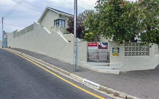 4 Bedroom House in Strand North