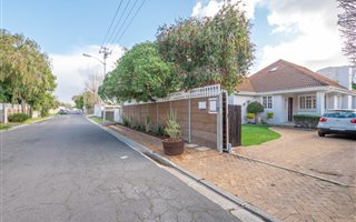 3 Bedroom House in Claremont
