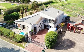 5 Bedroom House in Langebaan Central