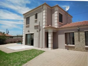 4 Bed House in Blue Hills