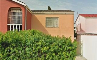 2 Bedroom House in Lentegeur