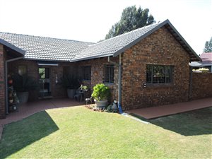 4 Bed House in Rooihuiskraal