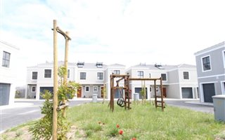 3 Bedroom Duplex in Parklands North