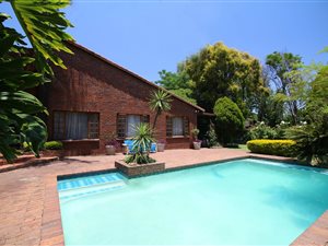 4 Bed House in Moret