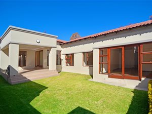 3 Bed House in Cedar Lakes