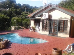 3 Bed House in Manor Gardens