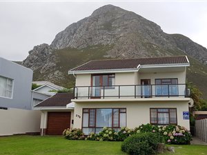 4 Bed House in Voelklip