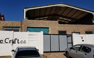 685 m² Industrial space in Delville