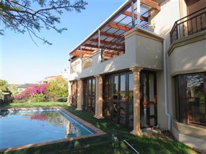 6 Bed House in Blue Valley Golf Estate