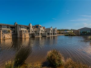 2 Bed Apartment in Oubaai and surrounds