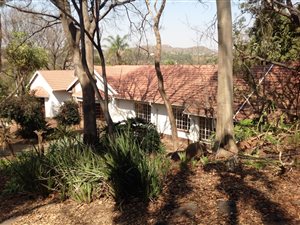 5 Bed House in Lynnwood Manor