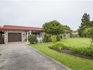 5 Bed House in Denver Park