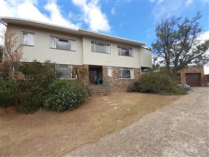 6 Bed House in Hill Sixty