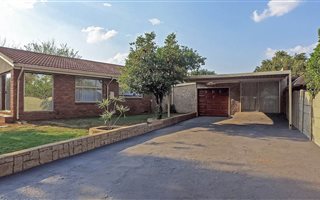 4 Bedroom House in Witpoortjie