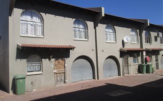 3 Bedroom Townhouse in Verwoerdpark
