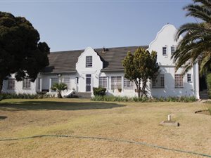 7 Bed House in President Park