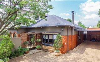 5 Bedroom House in Kensington