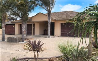 4 Bedroom House in Blommendal