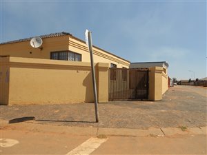 3 Bed House in Protea Glen