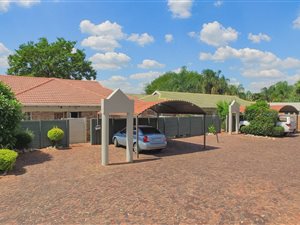 2 Bedroom Simplex in Doornpoort and surrounds