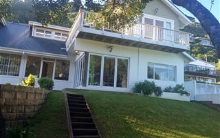 4 Bedroom House in Keurboomstrand