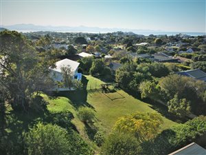 892 m² Land available in Lower Robberg