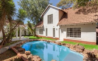 6 Bedroom House in Weltevreden Park