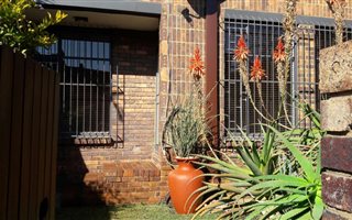 3 Bedroom Duplex in Maroelana
