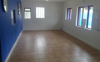 60 m² Commercial space in Tableview