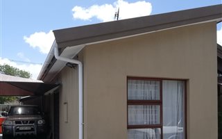 1 Bedroom Garden Cottage in Oakglen