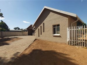 4 Bed House in Orangia