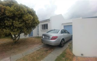 2 Bedroom House in Fish Hoek