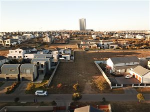 1112 m² Land available in Waterfall Country Estate