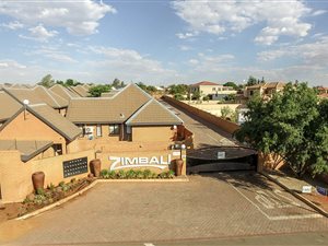 3 Bedroom Townhouse in Langenhoven Park