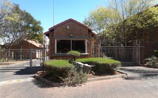 2 Bedroom Apartment in Die Hoewes
