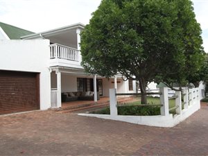 4 Bed House in Keurboomstrand