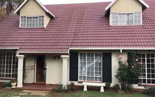 3 Bedroom House in Van Riebeeck Park