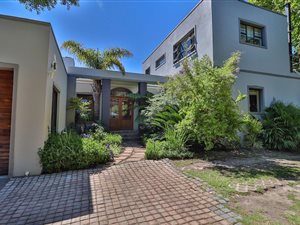 4 Bed House in Bergvliet
