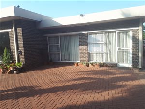 1 Bedroom Garden Cottage in Three Rivers East