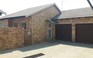 2 Bedroom Simplex in Weltevreden Park