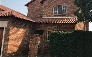 3 Bedroom Duplex in Amberfield Manor