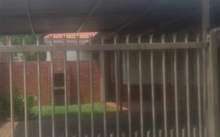 5 Bedroom House in Eloffsdal